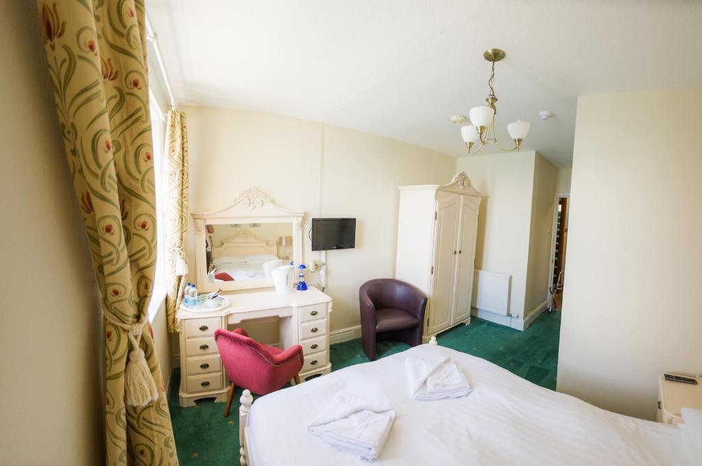 Queensbridge Hotel