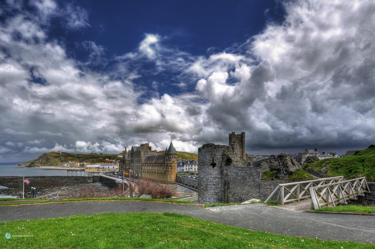 Queensbridge 3* Aberystwyth